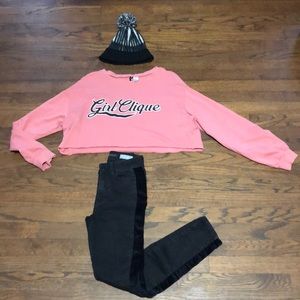 A top, jeans and beanie